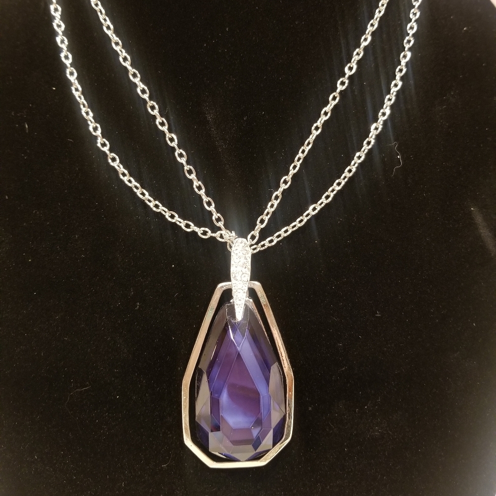 7/$10 item - Long necklace with rhinestones